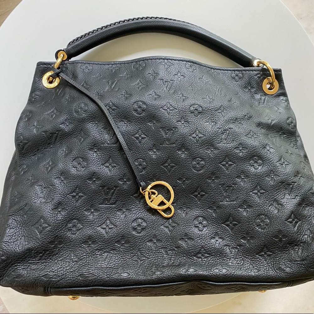 💥SOLD💥 Louis Vuitton Artsy MM Empreinte